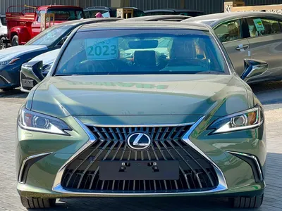 2023 لكزس إي إس 350