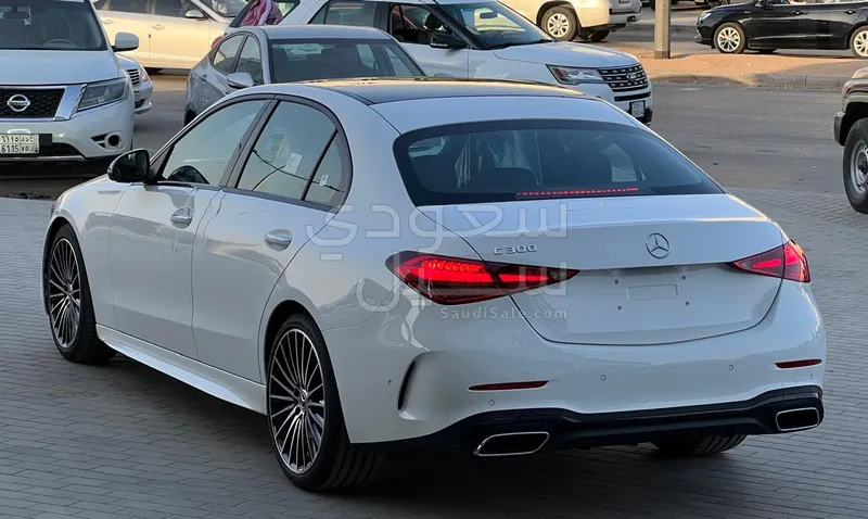 2022 مرسيدس - بنز سي 300