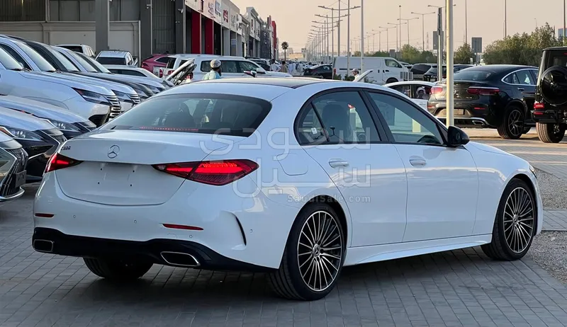 2022 مرسيدس - بنز سي 300