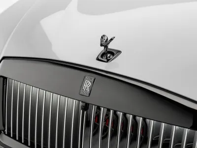 2026 رولز رويس سبيكتر بلاك بادج