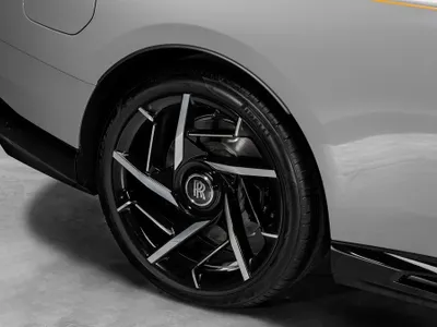 2026 رولز رويس سبيكتر بلاك بادج