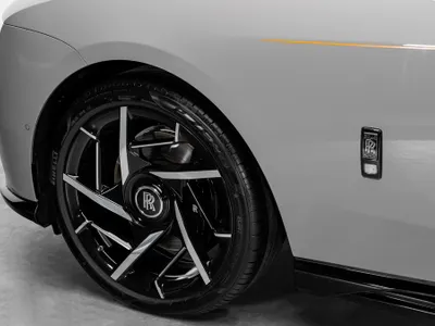 2026 رولز رويس سبيكتر بلاك بادج