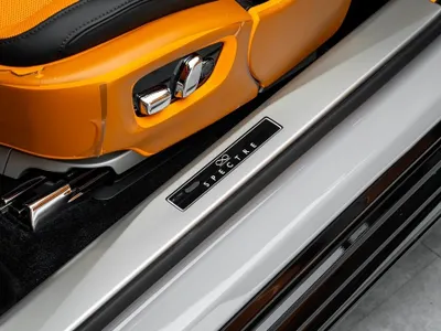 2026 رولز رويس سبيكتر بلاك بادج