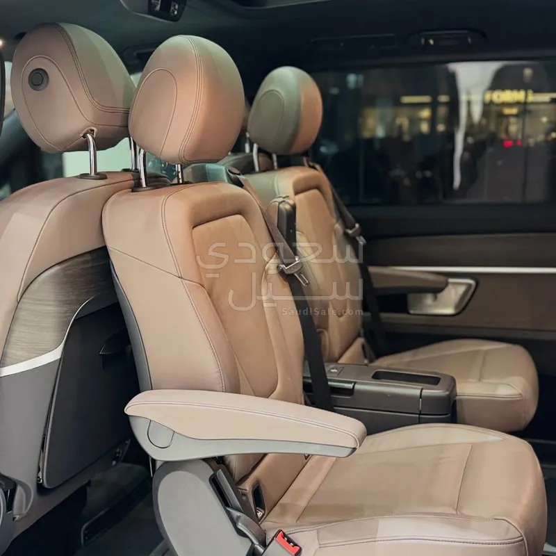2025 Mercedes-Benz V 300
