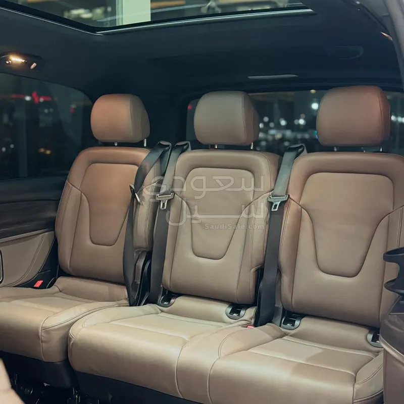 2025 Mercedes-Benz V 300