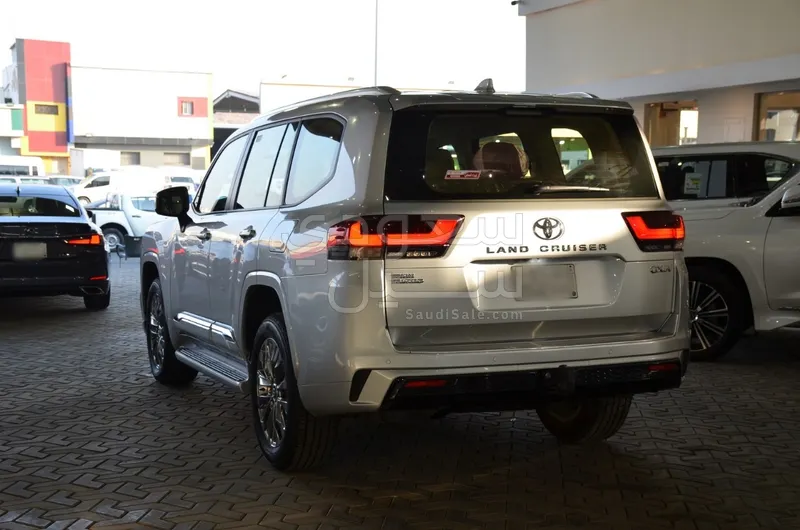 2025 تويوتا لاند كروزر جي اكس ار