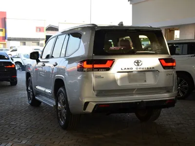 2025 تويوتا لاند كروزر جي اكس ار