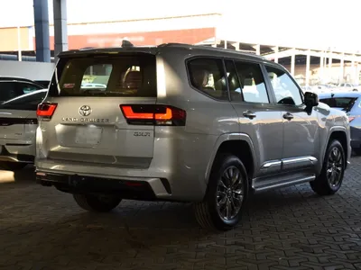 2025 تويوتا لاند كروزر جي اكس ار