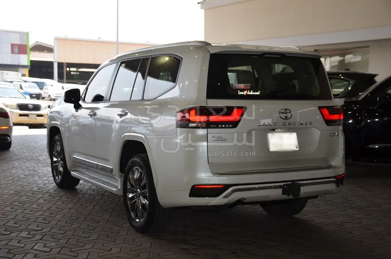 2023 تويوتا لاند كروزر جي اكس ار