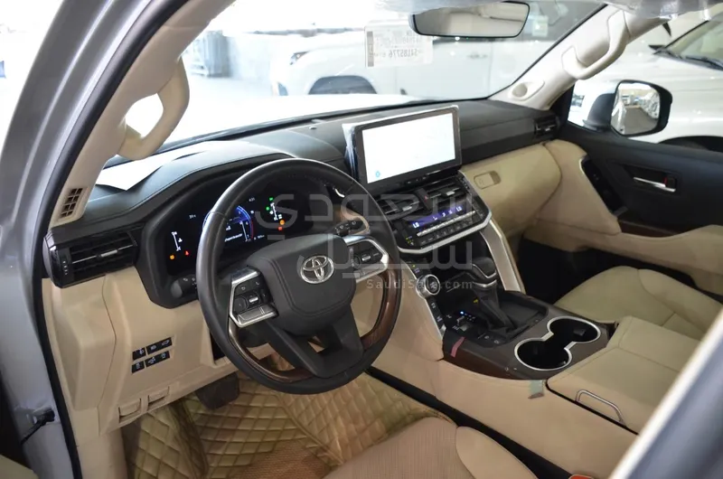 2023 تويوتا لاند كروزر جي اكس ار