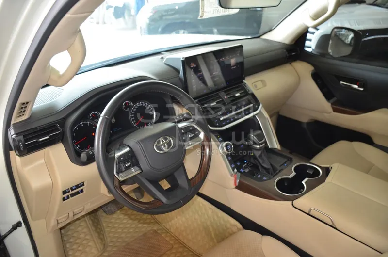 2023 تويوتا لاند كروزر جي اكس ار