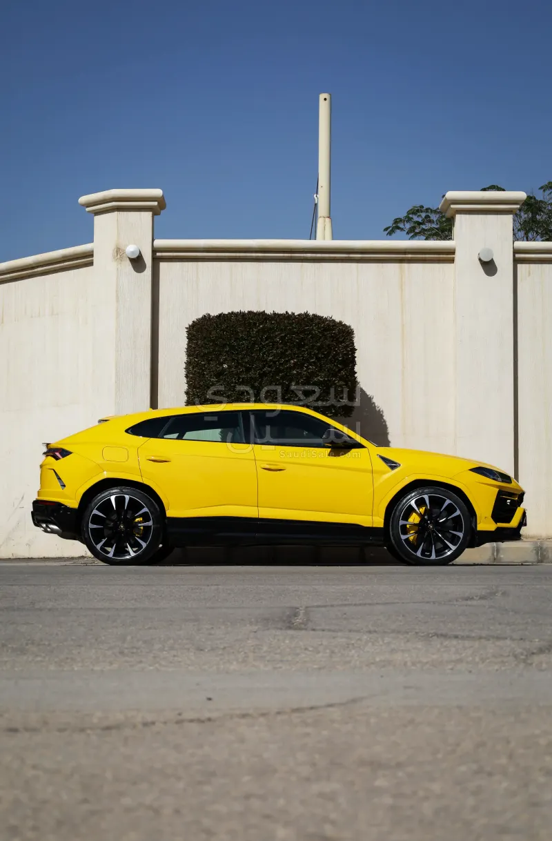 2022 لمبرجيني اوروس