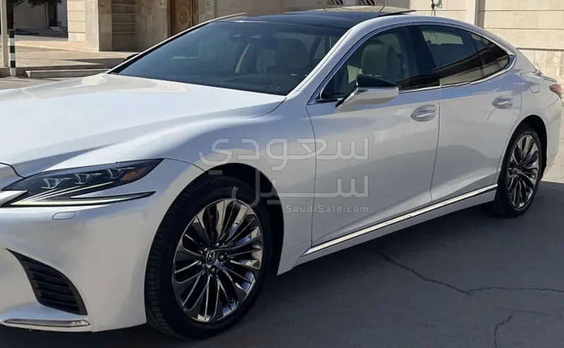 2019 لكزس إل إس 500