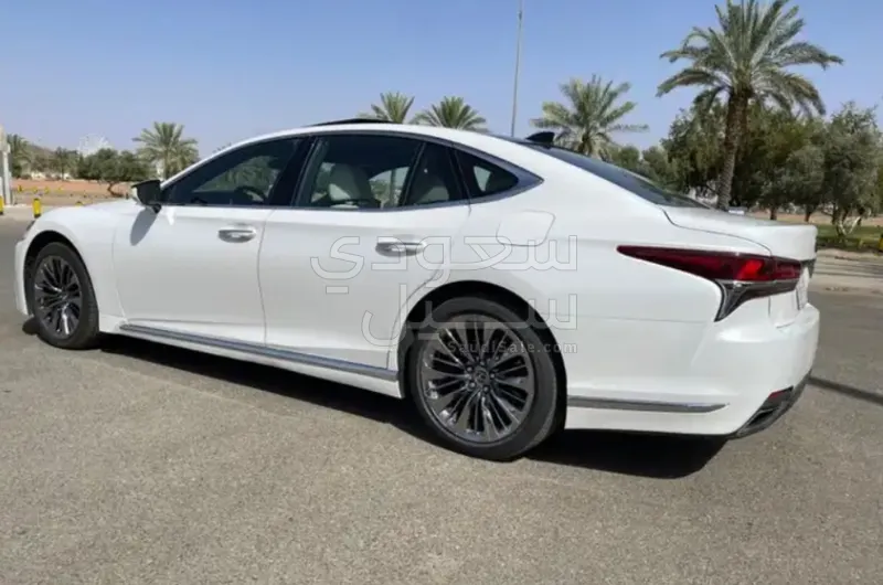 2019 لكزس إل إس 500