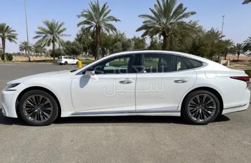 2019 لكزس إل إس 500