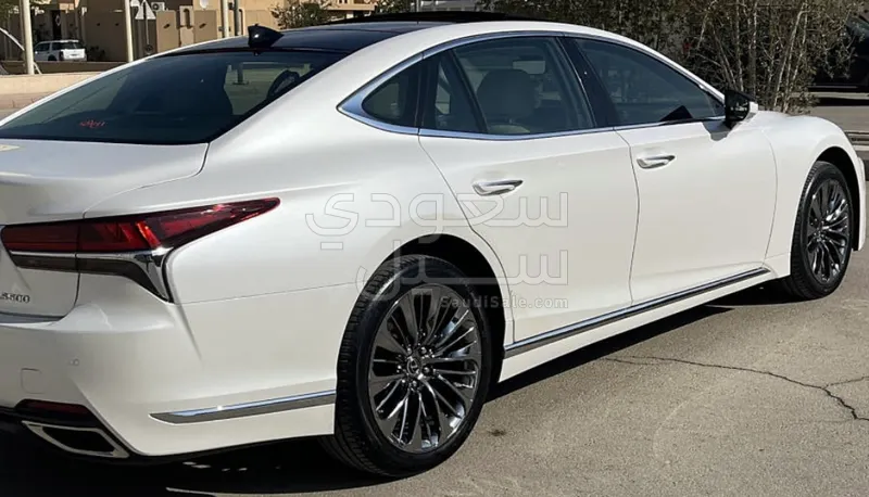 2019 لكزس إل إس 500