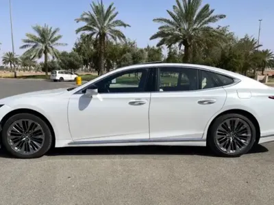 2019 لكزس إل إس 500