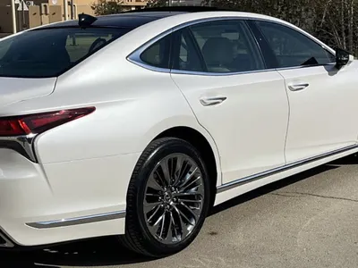 2019 لكزس إل إس 500