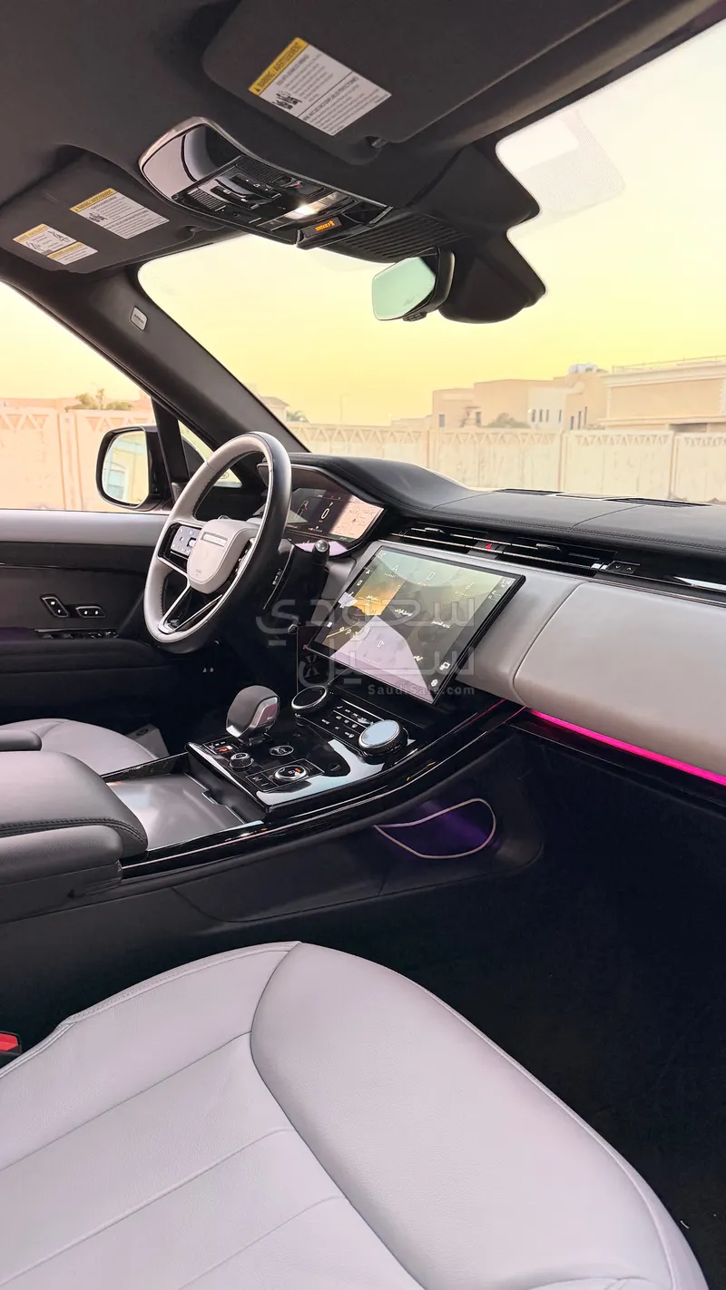 2023 لاند روفر رينج روفر سبورت اس اي