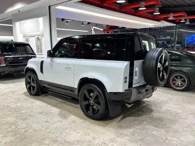 2023 لاند روفر ديفيندر 90