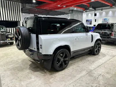 2023 لاند روفر ديفيندر 90