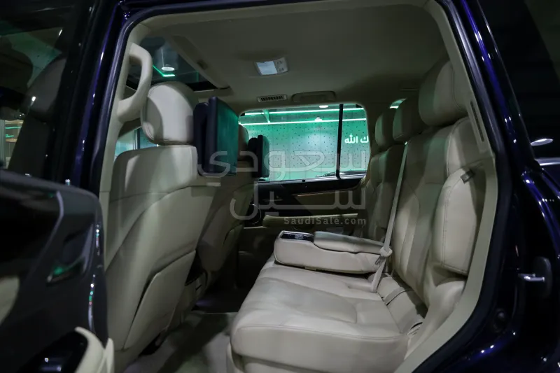 2017 لكزس إل إكس 570 اس