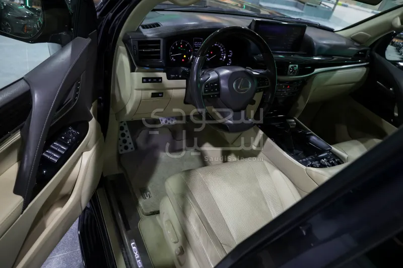 2017 لكزس إل إكس 570 اس