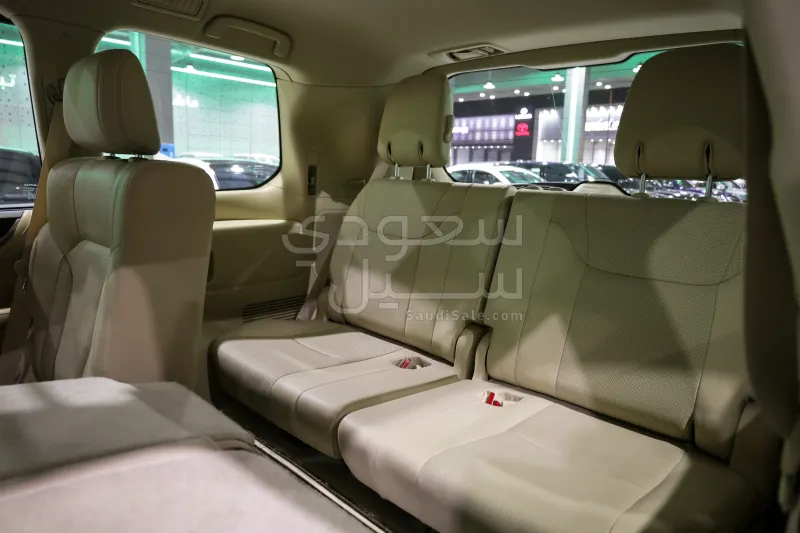 2017 لكزس إل إكس 570 اس