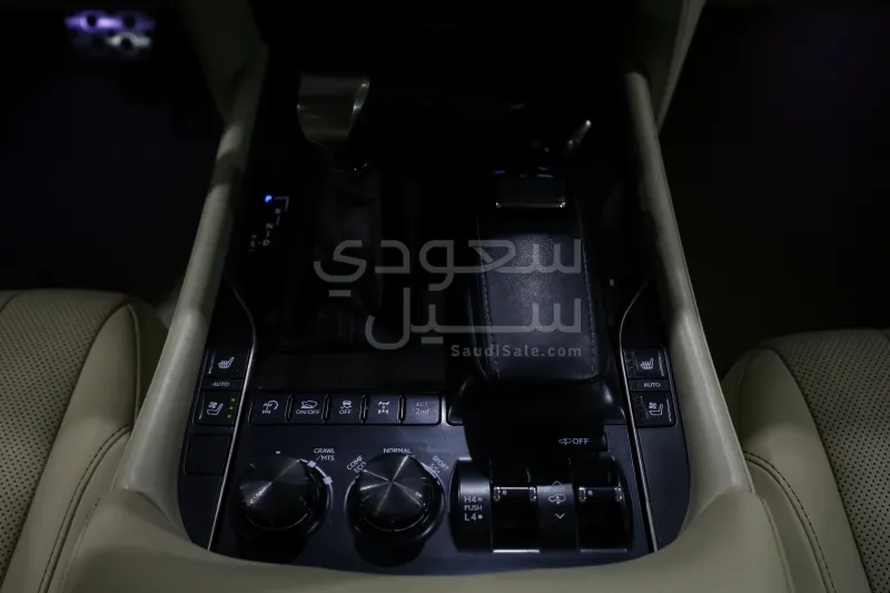 2017 لكزس إل إكس 570 اس