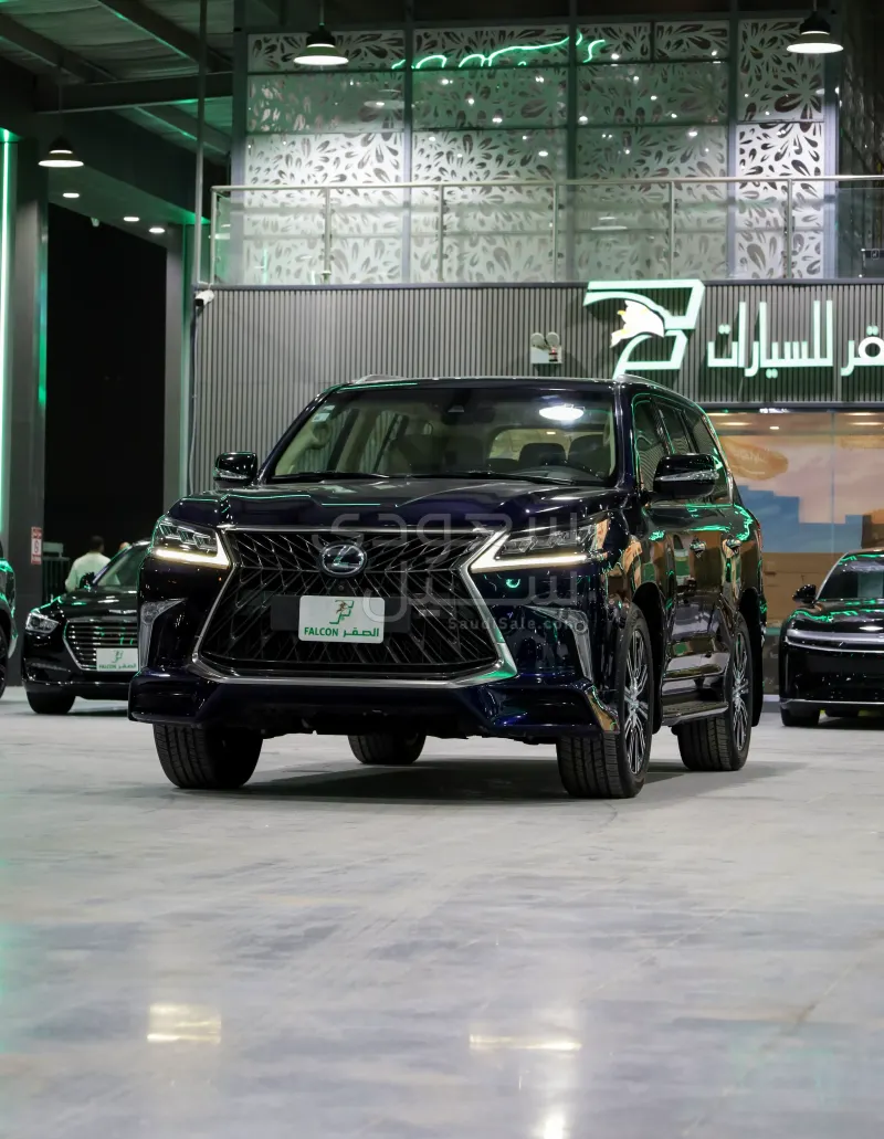 2017 لكزس إل إكس 570 اس