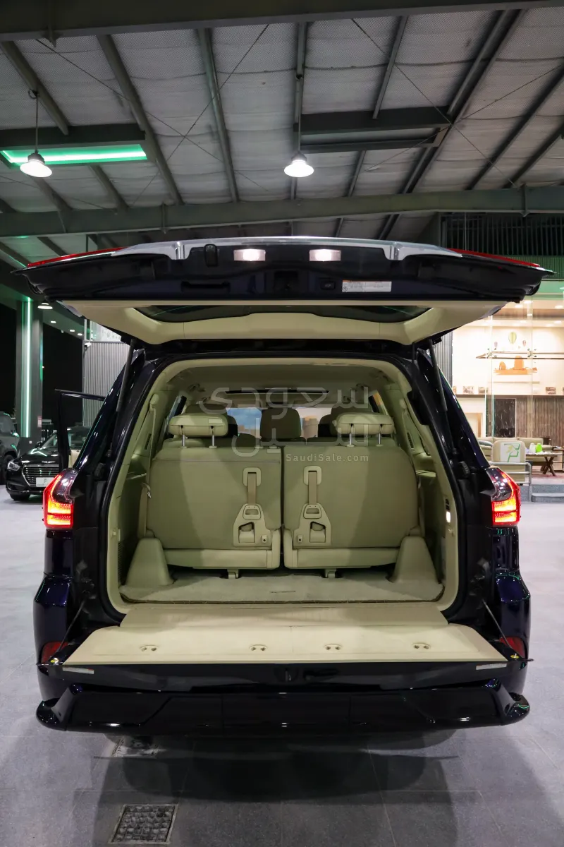 2017 لكزس إل إكس 570 اس