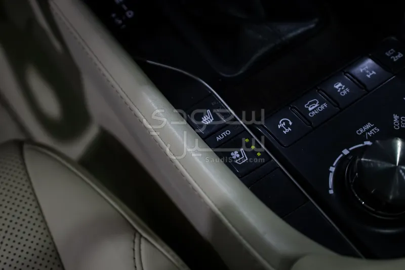 2017 لكزس إل إكس 570 اس