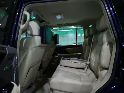 2017 لكزس إل إكس 570 اس