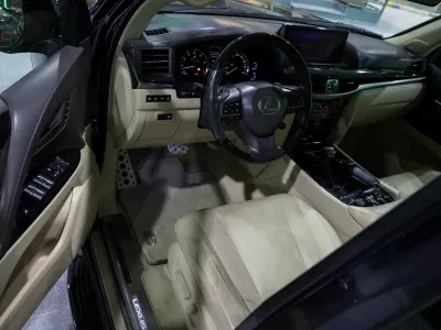 2017 لكزس إل إكس 570 اس