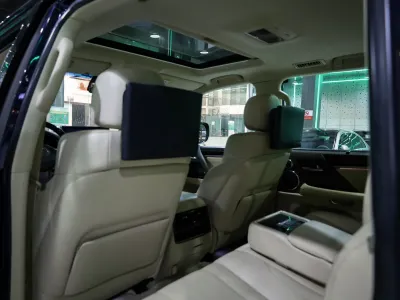 2017 لكزس إل إكس 570 اس