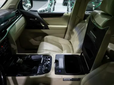 2017 لكزس إل إكس 570 اس