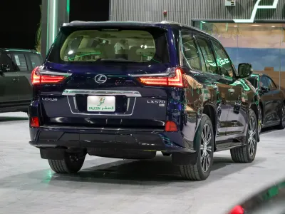 2017 لكزس إل إكس 570 اس