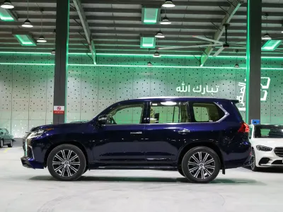 2017 لكزس إل إكس 570 اس