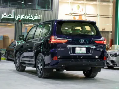 2017 لكزس إل إكس 570 اس