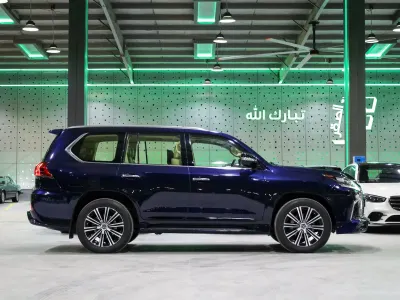 2017 لكزس إل إكس 570 اس