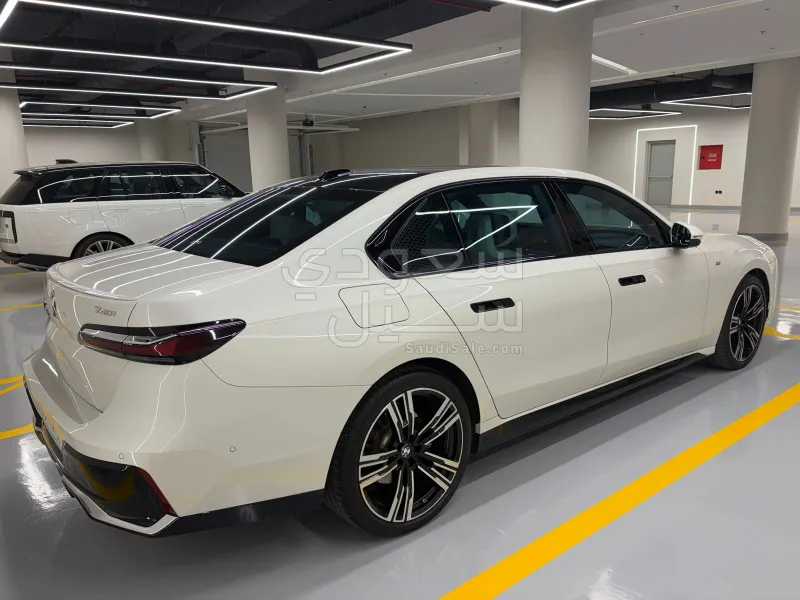 2023 بي ام دبليو الفئة السابعة 740أي