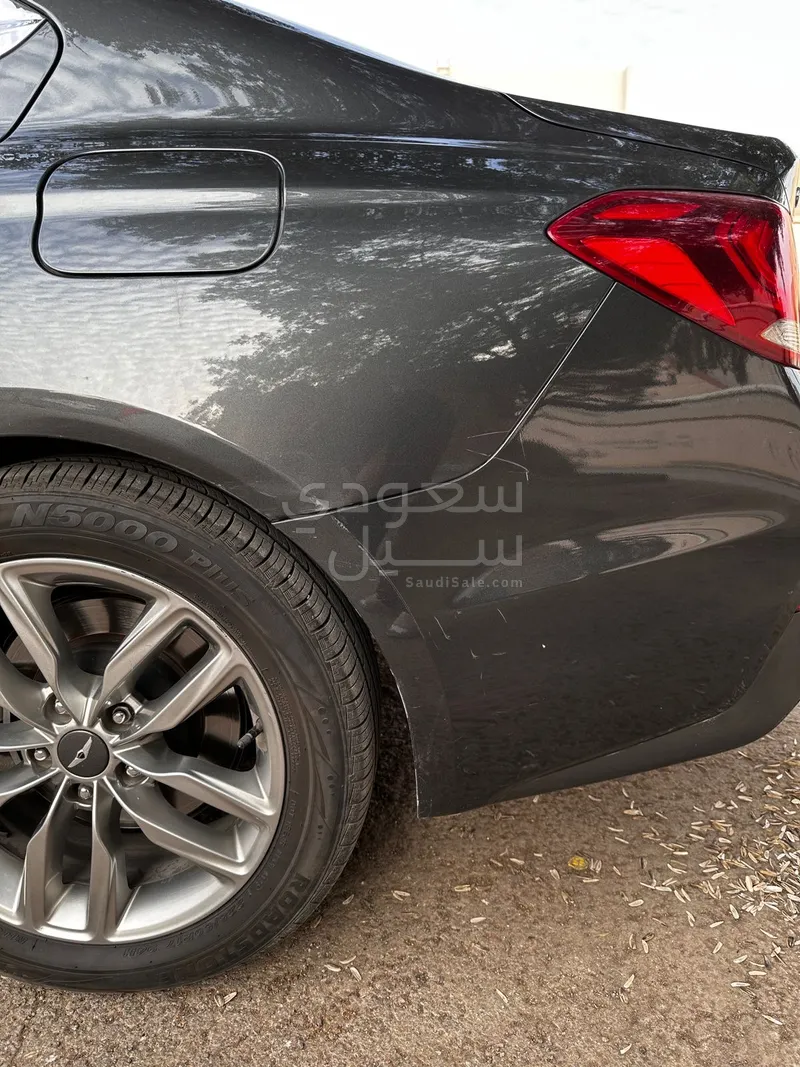 2019 جينيسيس جي 70