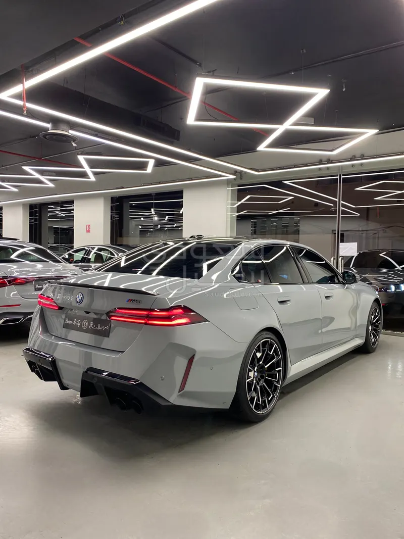 2025 بي ام دبليو الفئة ام إم 5