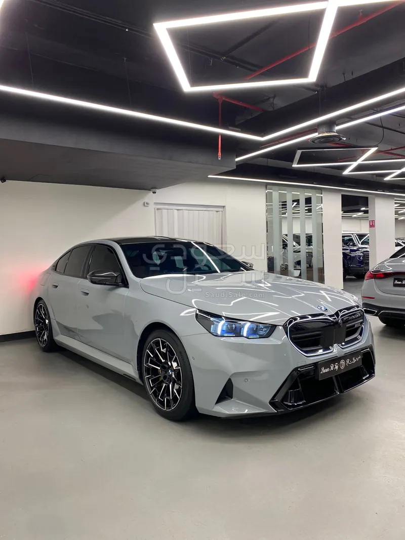 2025 بي ام دبليو الفئة ام إم 5