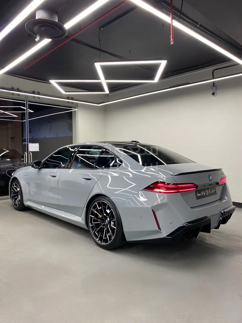 2025 بي ام دبليو الفئة ام إم 5