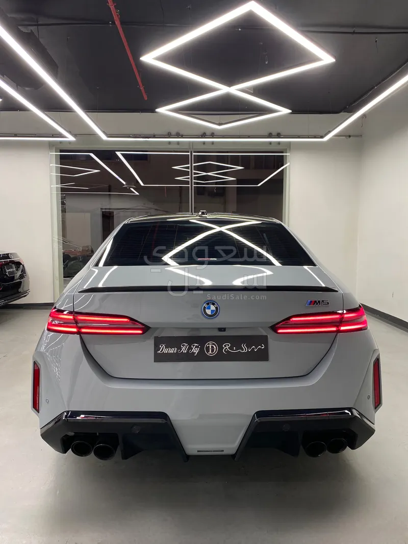 2025 بي ام دبليو الفئة ام إم 5