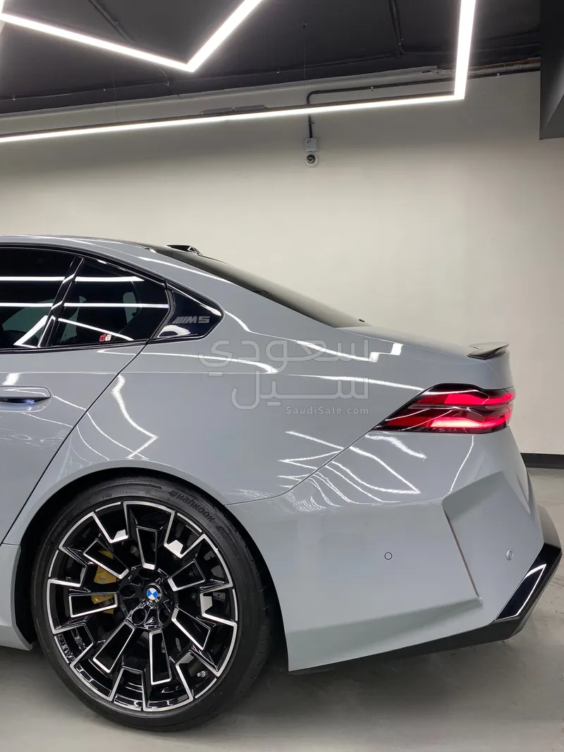 2025 بي ام دبليو الفئة ام إم 5