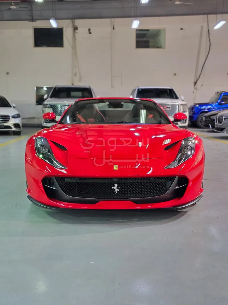 2023 فيراري 812 جي تي اس