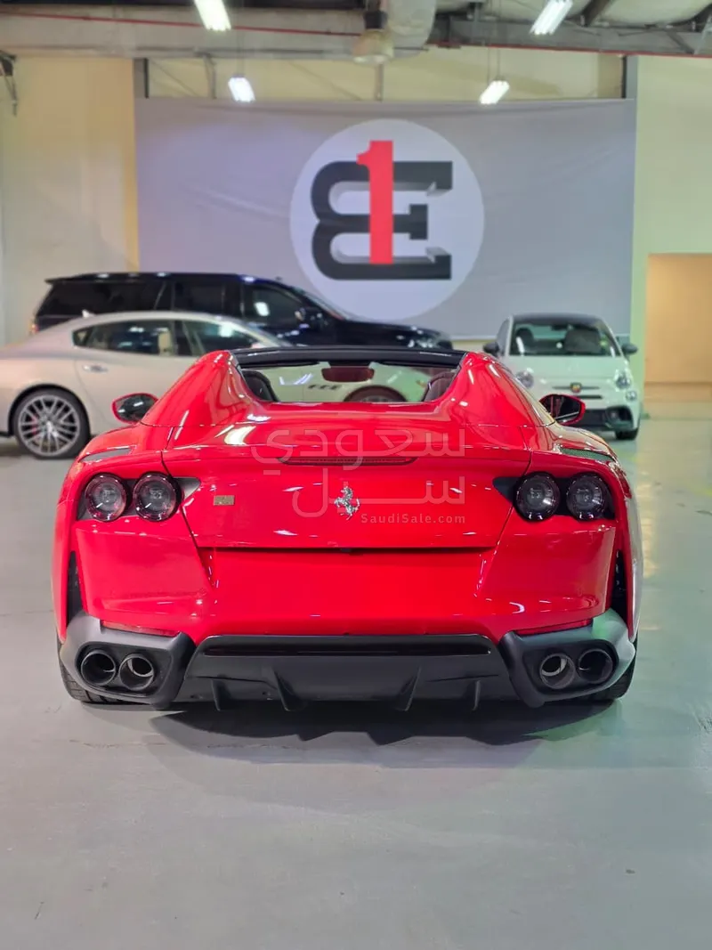 2023 فيراري 812 جي تي اس