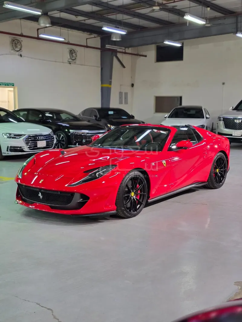 2023 فيراري 812 جي تي اس
